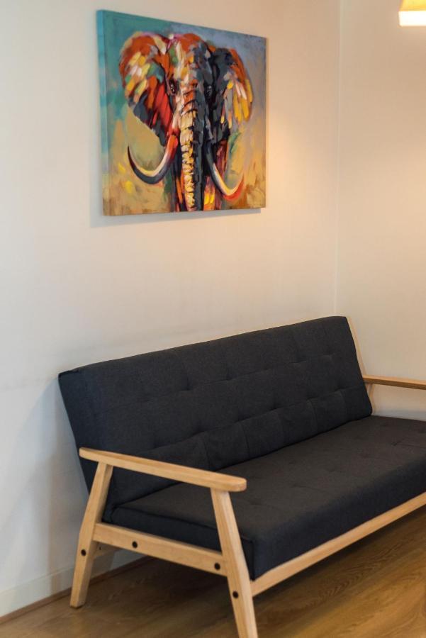 Elegant 2 Bedroom City Centre Apartment - Free Parking - Private Balcony Édimbourg Extérieur photo