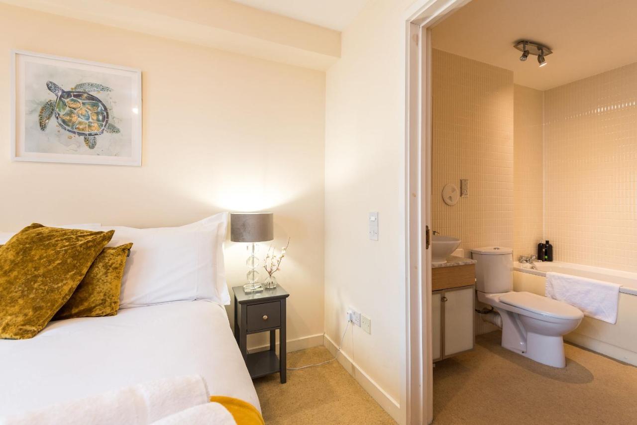 Elegant 2 Bedroom City Centre Apartment - Free Parking - Private Balcony Édimbourg Extérieur photo