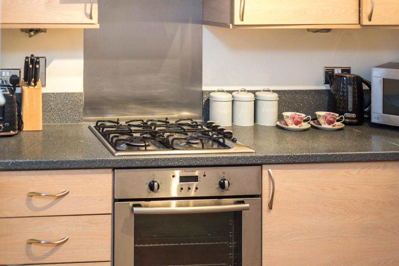 Elegant 2 Bedroom City Centre Apartment - Free Parking - Private Balcony Édimbourg Extérieur photo