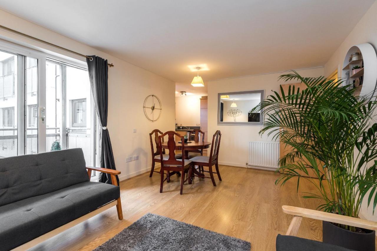 Elegant 2 Bedroom City Centre Apartment - Free Parking - Private Balcony Édimbourg Extérieur photo