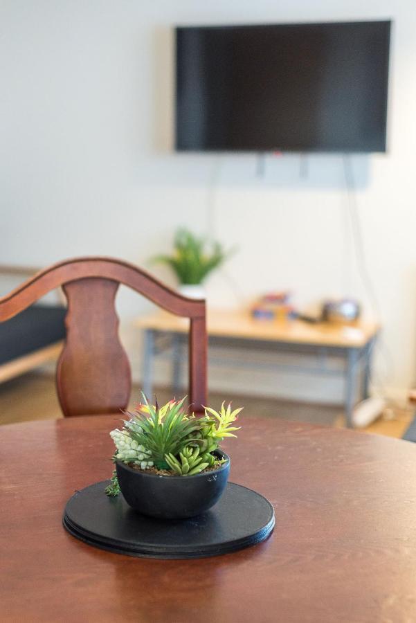 Elegant 2 Bedroom City Centre Apartment - Free Parking - Private Balcony Édimbourg Extérieur photo