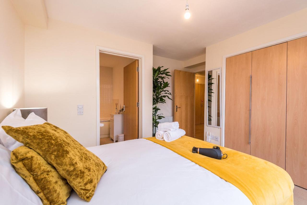 Elegant 2 Bedroom City Centre Apartment - Free Parking - Private Balcony Édimbourg Extérieur photo