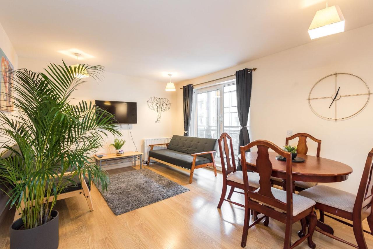 Elegant 2 Bedroom City Centre Apartment - Free Parking - Private Balcony Édimbourg Extérieur photo