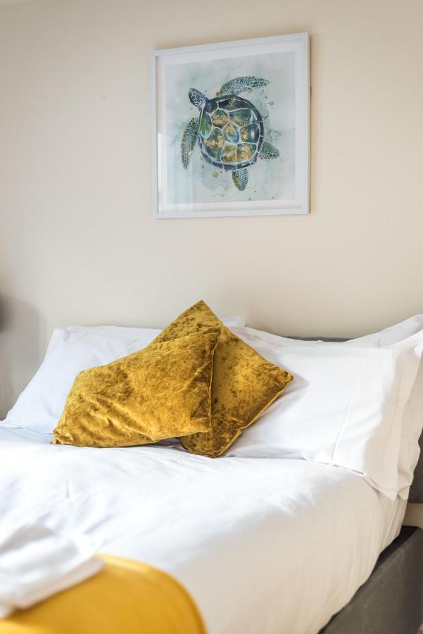 Elegant 2 Bedroom City Centre Apartment - Free Parking - Private Balcony Édimbourg Extérieur photo