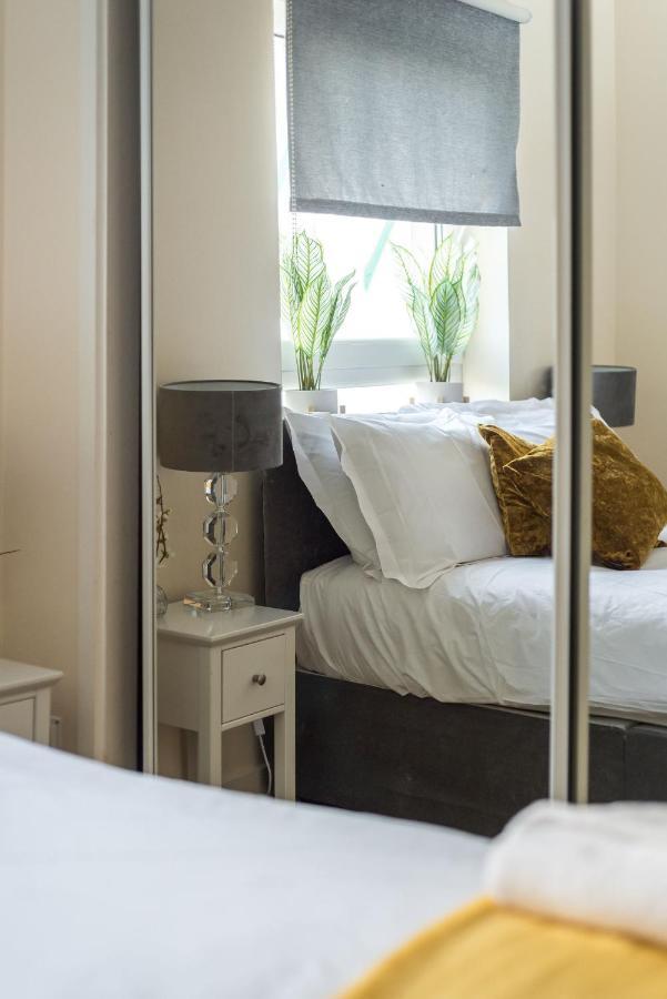 Elegant 2 Bedroom City Centre Apartment - Free Parking - Private Balcony Édimbourg Extérieur photo