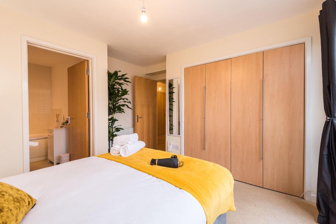Elegant 2 Bedroom City Centre Apartment - Free Parking - Private Balcony Édimbourg Extérieur photo
