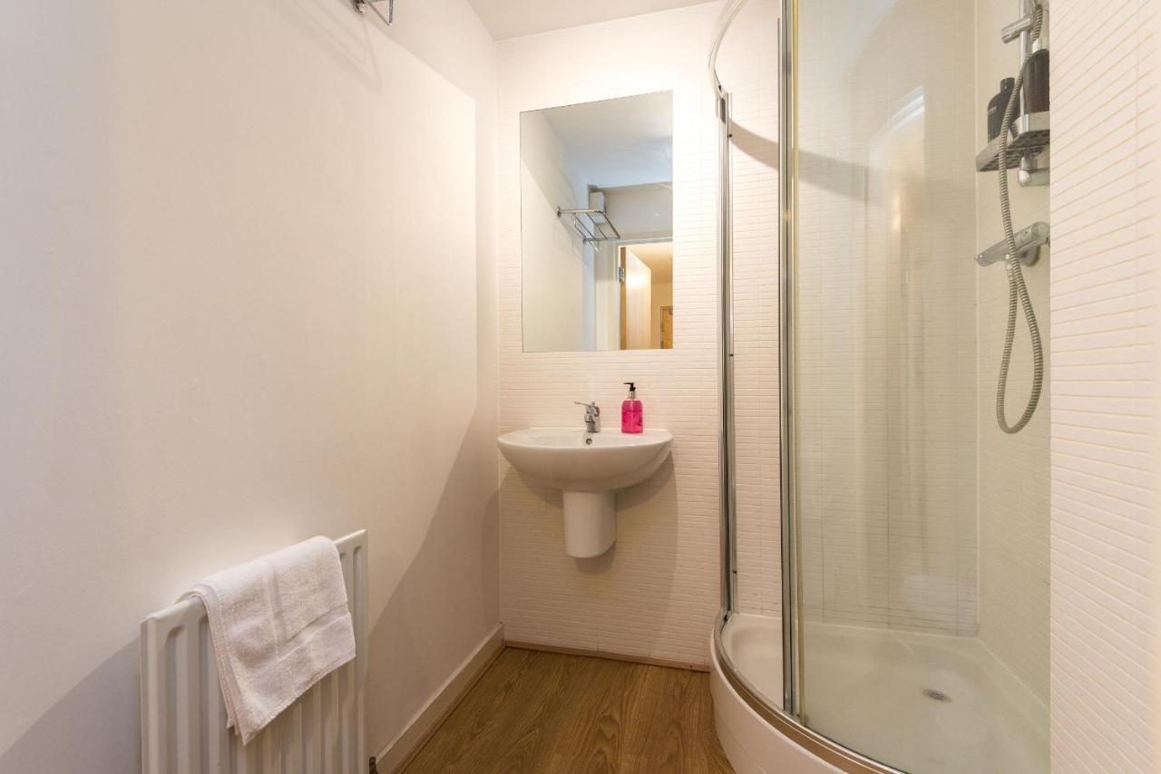 Elegant 2 Bedroom City Centre Apartment - Free Parking - Private Balcony Édimbourg Extérieur photo