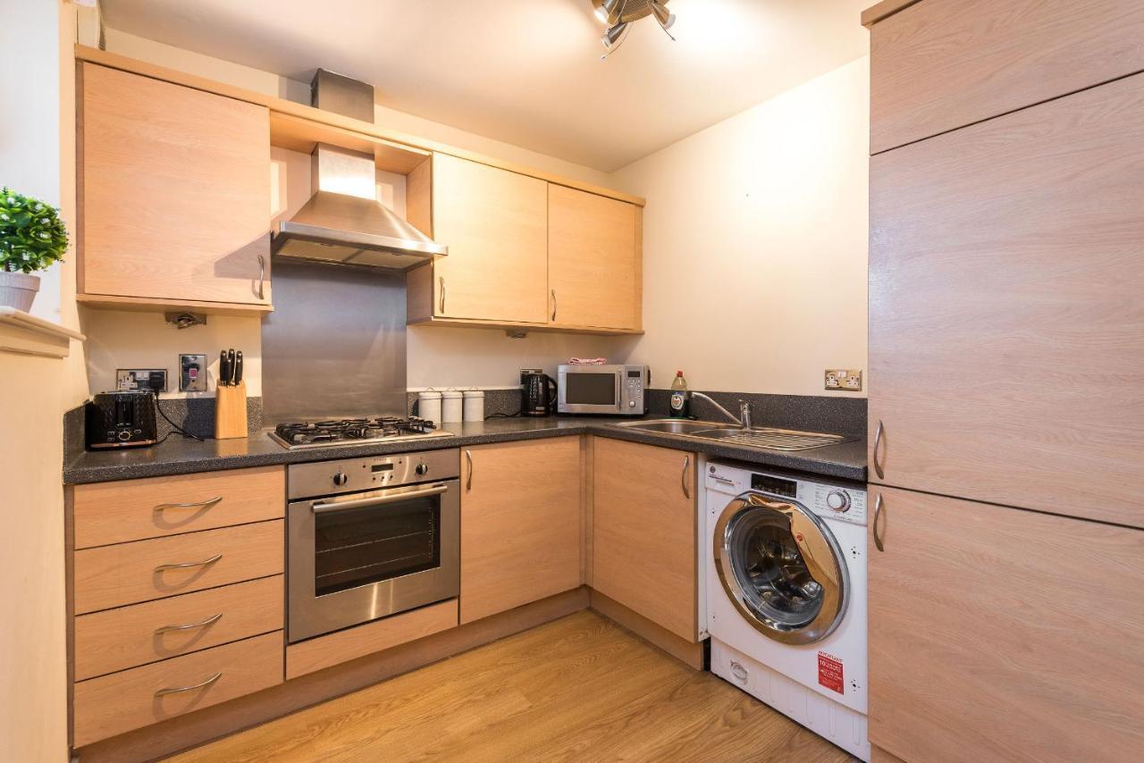 Elegant 2 Bedroom City Centre Apartment - Free Parking - Private Balcony Édimbourg Extérieur photo