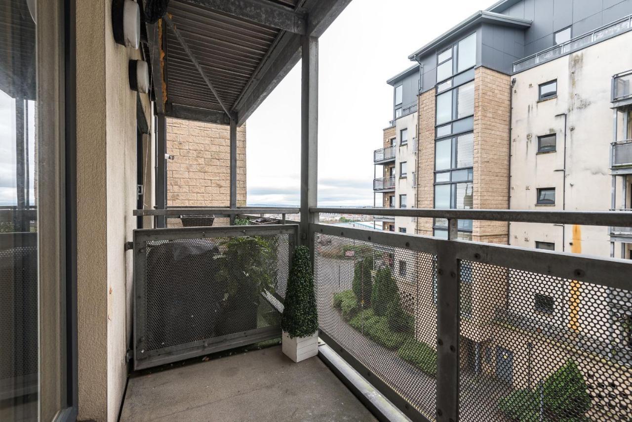 Elegant 2 Bedroom City Centre Apartment - Free Parking - Private Balcony Édimbourg Extérieur photo