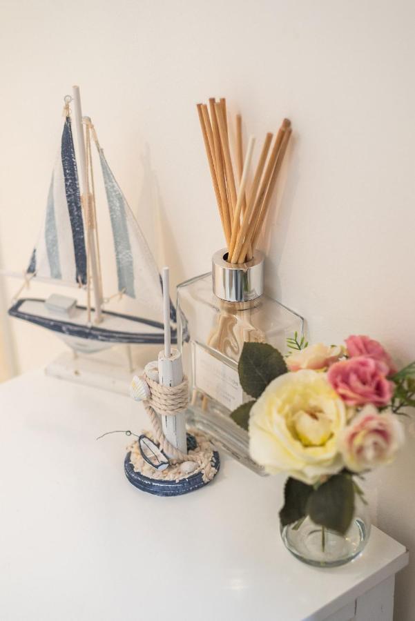 Elegant 2 Bedroom City Centre Apartment - Free Parking - Private Balcony Édimbourg Extérieur photo