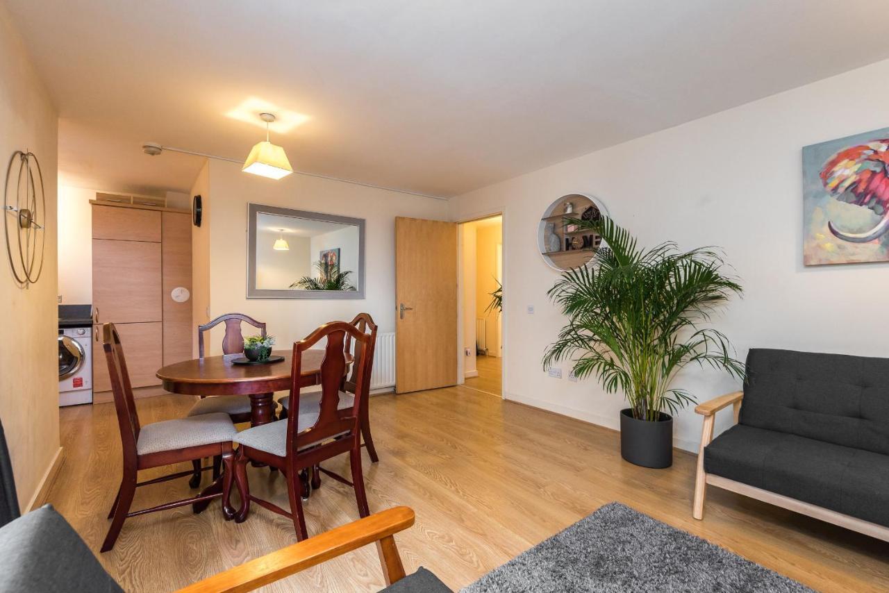 Elegant 2 Bedroom City Centre Apartment - Free Parking - Private Balcony Édimbourg Extérieur photo
